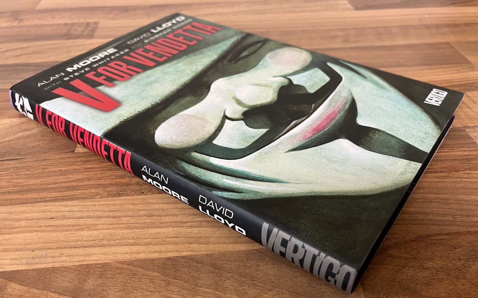 V FOR VENDETTA, Graphic Novel by Alan Moore & David Lloyd, Vertigo (2005) HC/DJ