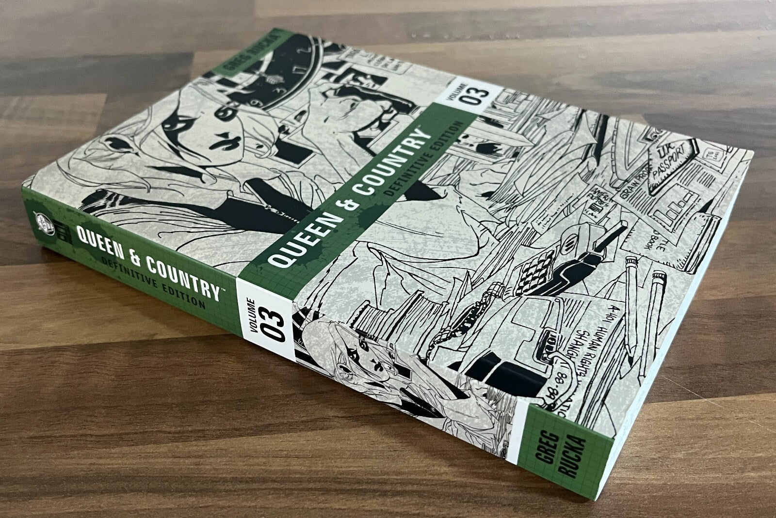 QUEEN & COUNTRY DEFINITIVE EDITION VOL. 1-4 SET GREG RUCKA