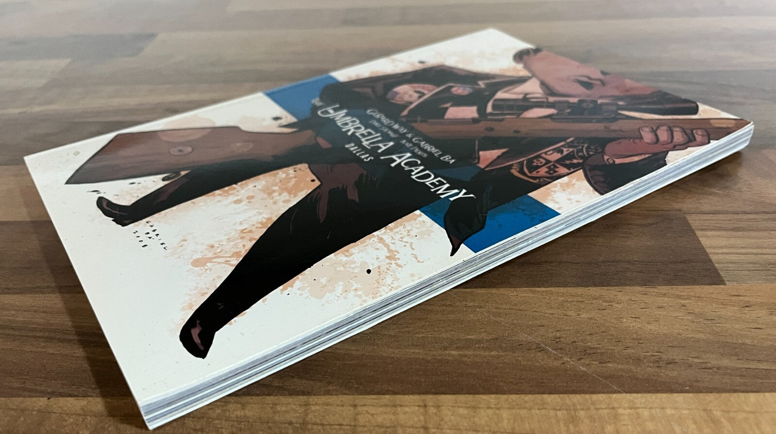 The Umbrella Academy Volume 2: Dallas by Gerard Way & Gabriel Ba (2009)