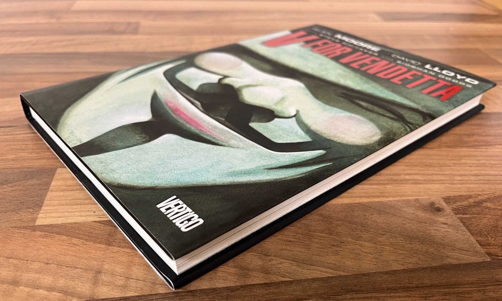 V FOR VENDETTA, Graphic Novel by Alan Moore & David Lloyd, Vertigo (2005) HC/DJ