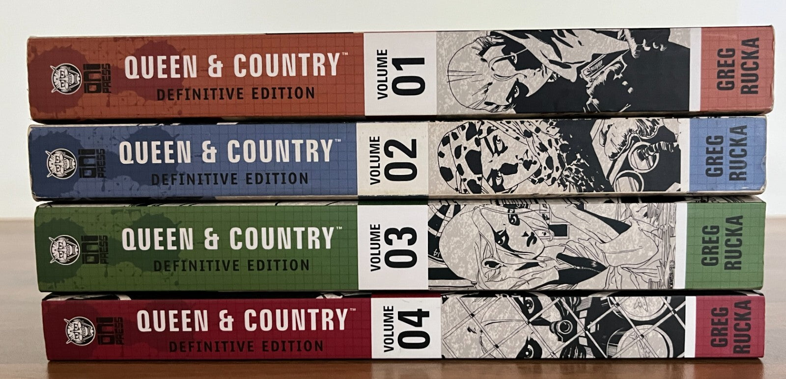 QUEEN & COUNTRY DEFINITIVE EDITION VOL. 1-4 SET GREG RUCKA