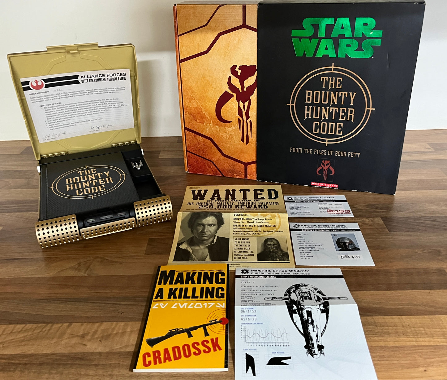 STAR WARS THE BOUNTY HUNTER CODE FROM THE FILES OF BOBA FETT DELUXE VAULT ED.
