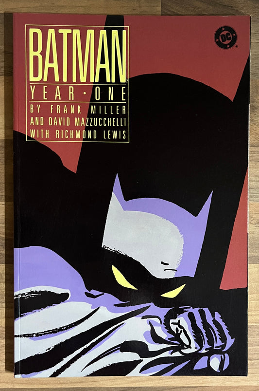 Batman Year One Graphic Novel TPB - Frank Miller, David Mazzucchelli, Richmond Lewis
