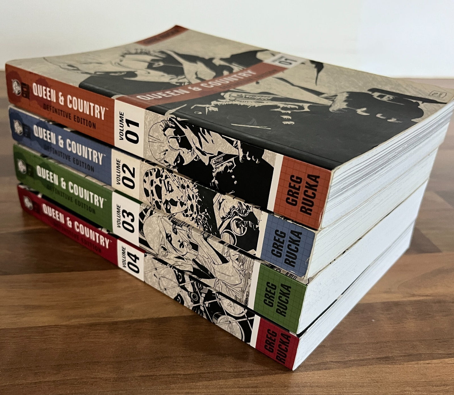 QUEEN & COUNTRY DEFINITIVE EDITION VOL. 1-4 SET GREG RUCKA