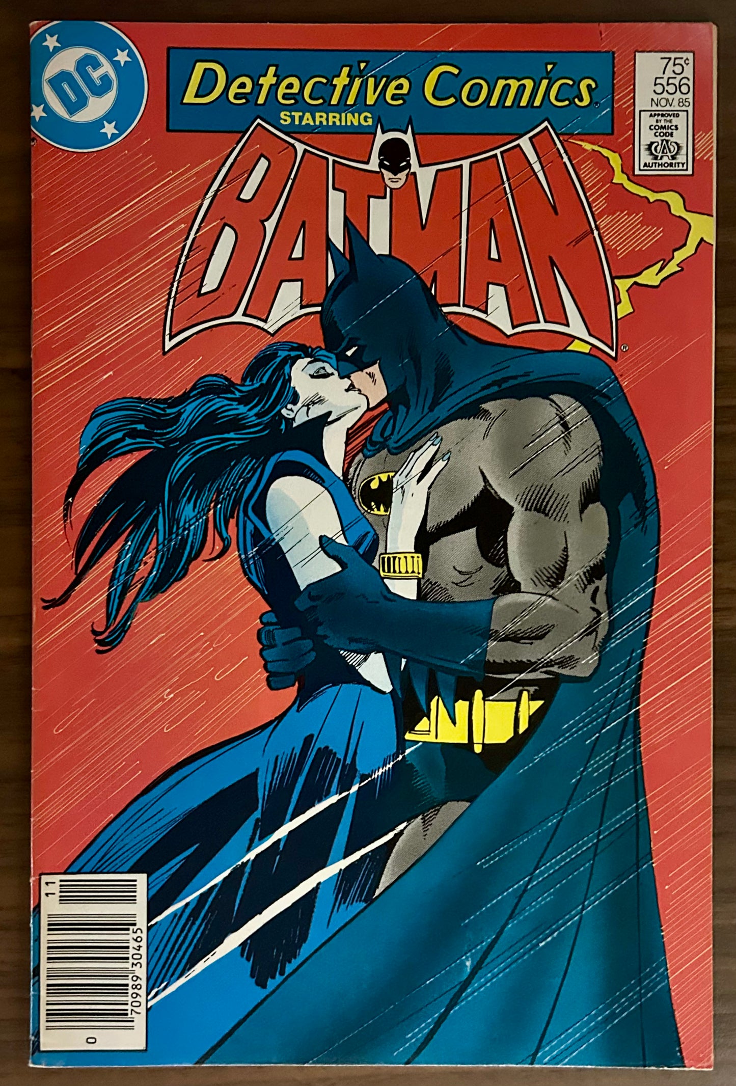 DETECTIVE COMICS #556 [DC COMICS] NEWSSTAND 1985 FN/VF