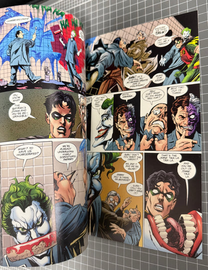 BATMAN DOA [DC COMICS] *BOB HALL* 1999 NM-